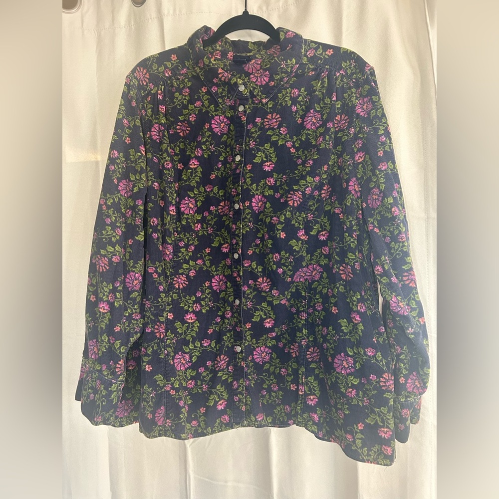 Basic Editions Dark Floral Corduroy Cotton Pearl Snap Button‎ Up Blouse Top